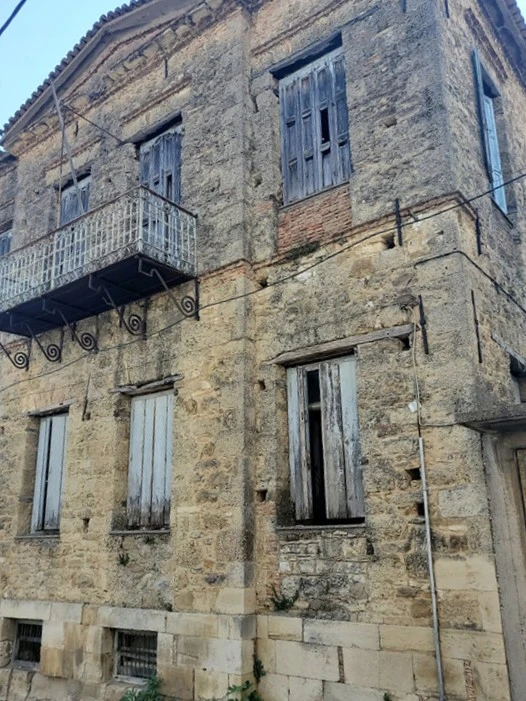 Διατηρητέο κτίριο Λαλούντα — Κρέστενα
