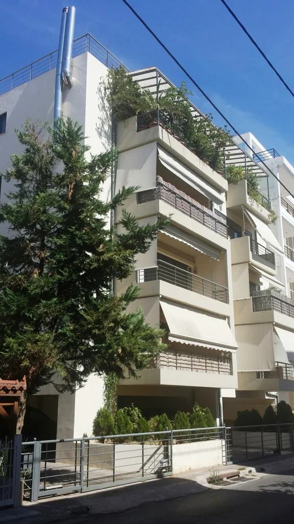 Πολυκατοικία — Χολαργός