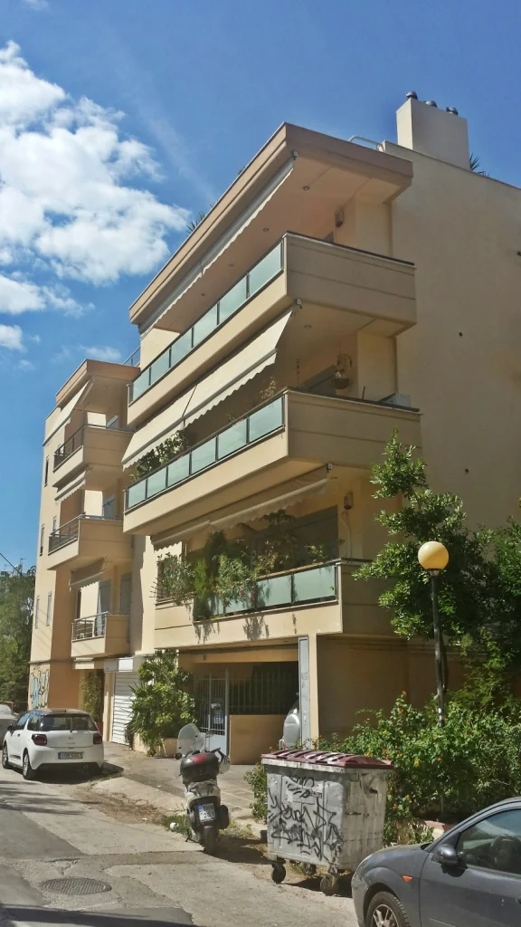 Τριώροφη κατοικία — Αμπελόκηποι